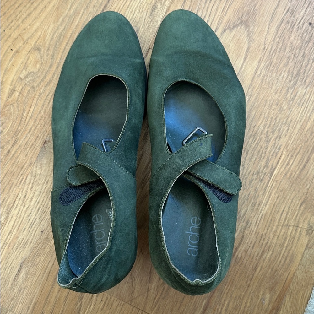 Snazzy Green Arche Suede French Heels Size 41